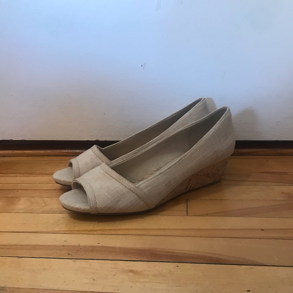 Open Toed Cream Wedges - Picture 3 of 4